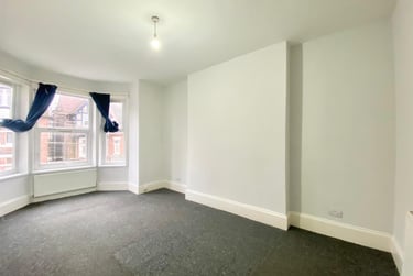 1 bed studio, Mapperley Park Drive, Carrington, Nottingham, NG35BX - Image 2
